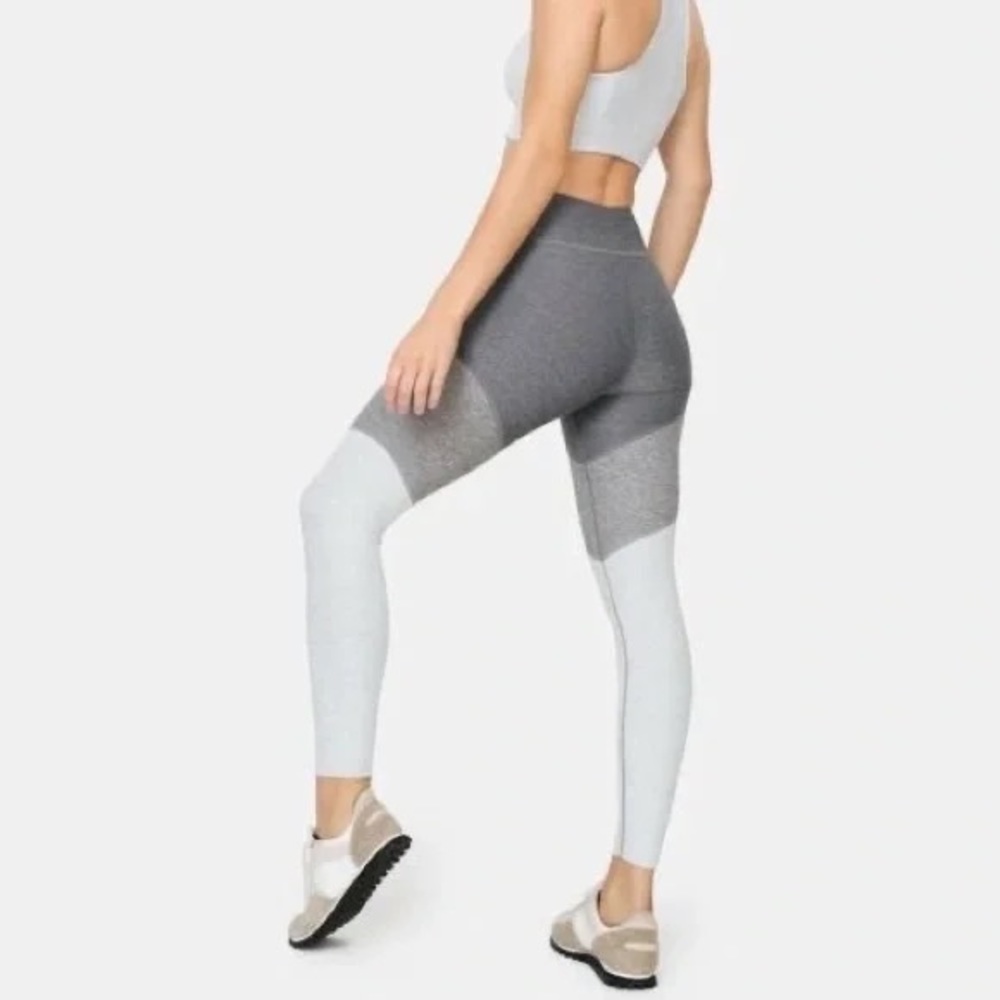 Outdoor Voices 7/8 Springs Leggings in Graphite/Ash/Dove